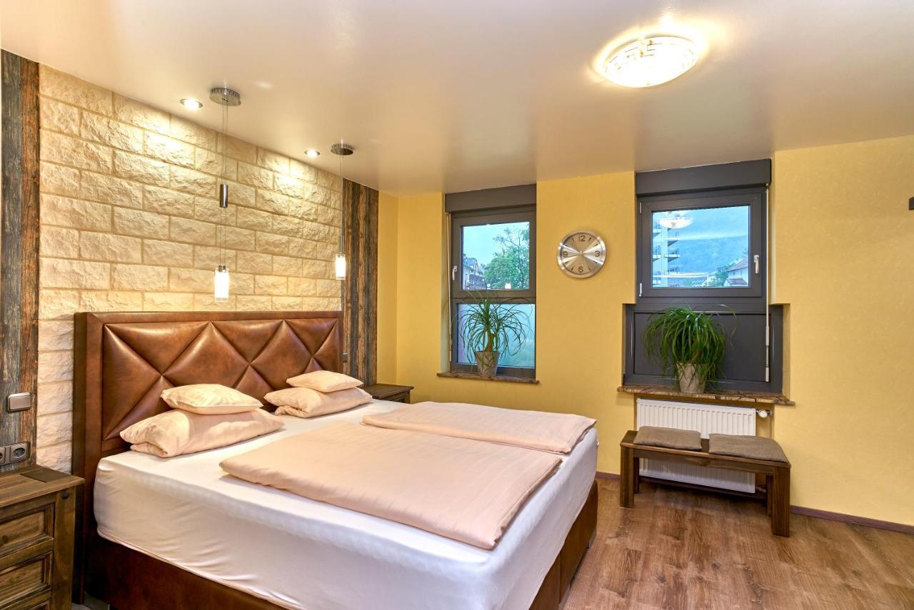 Hotel Naheschloesschen Бад-Мюнстер-ам-Штайн-Ебернбурґ Екстер'єр фото